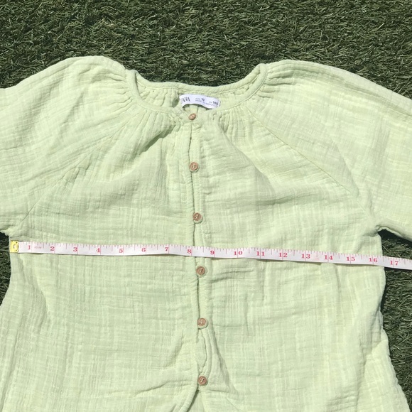 Zara light green shirt with light brown buttons on the front - Picture 6 of 6